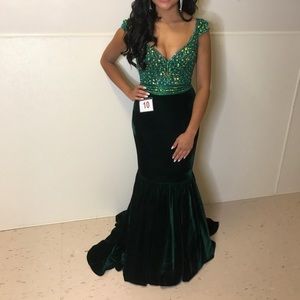 Jonathan Kayne Pageant Size 4!